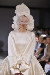 DÉFILÉS Comme des garçons